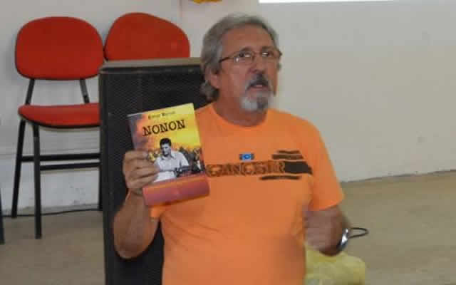 Escritor Enéas Barros encerra Seminário de Literatura em Picos